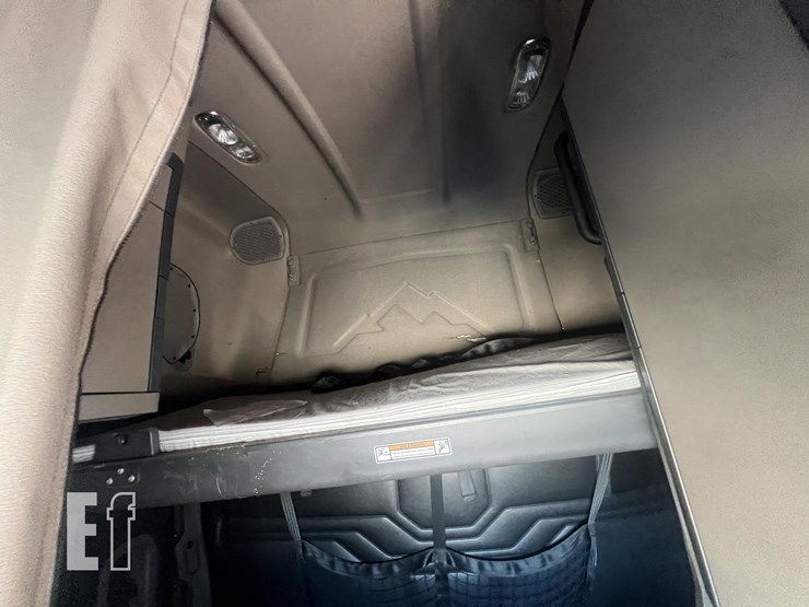 2018-freightliner-cascadia-125-image-20