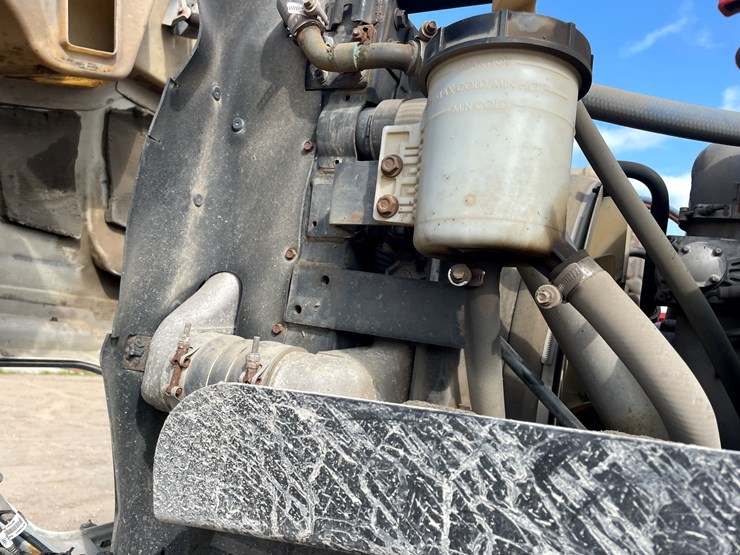 #2116-•-2014-international-7600-crane/digger-truck-(has-mn-title)-image-52