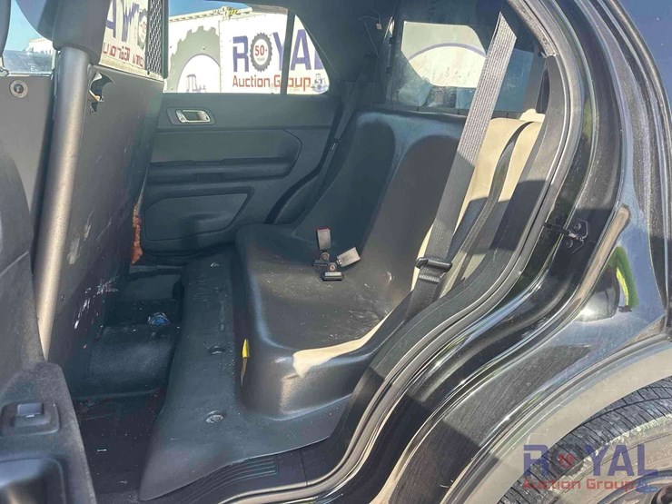 2016-ford-explorer-image-18