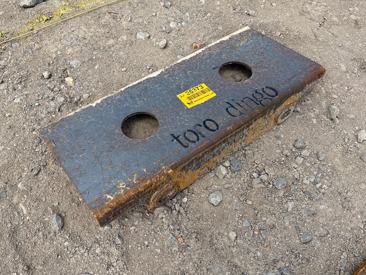 #230-•-#26373-•-unused-dingo-mini-skid-steer-mounting-plate-image-1