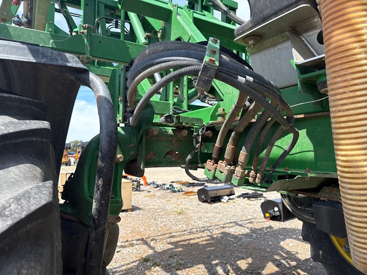 2018-john-deere-r4038-image-15