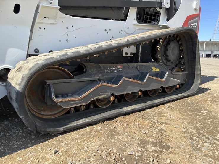 2024-bobcat-t770-image-15