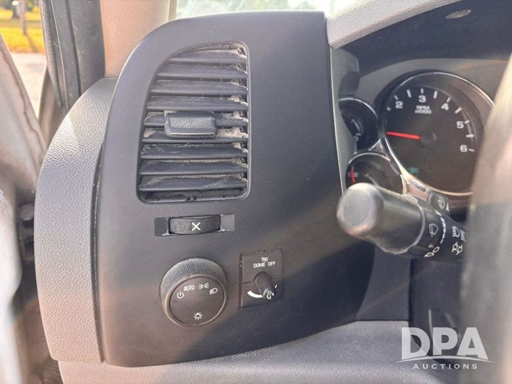 2012-chevrolet-3500-image-69