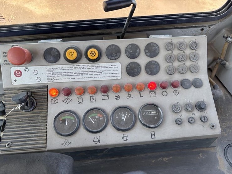 2005-deere-755c-image-35