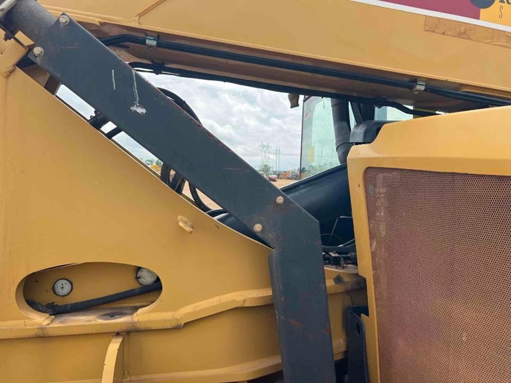 2014-caterpillar-tl642c-image-17