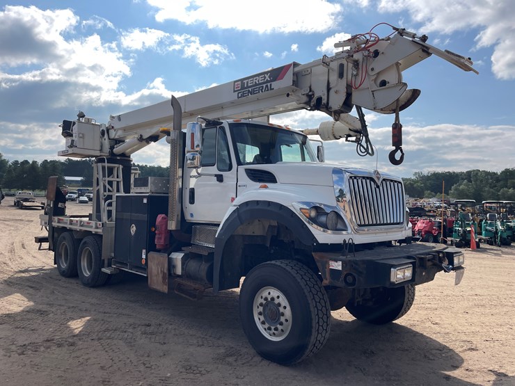 #2116-•-2014-international-7600-crane/digger-truck-(has-mn-title)-image-4