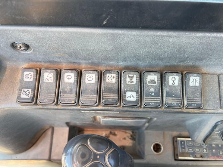 2018-takeuchi-tb290-image-34