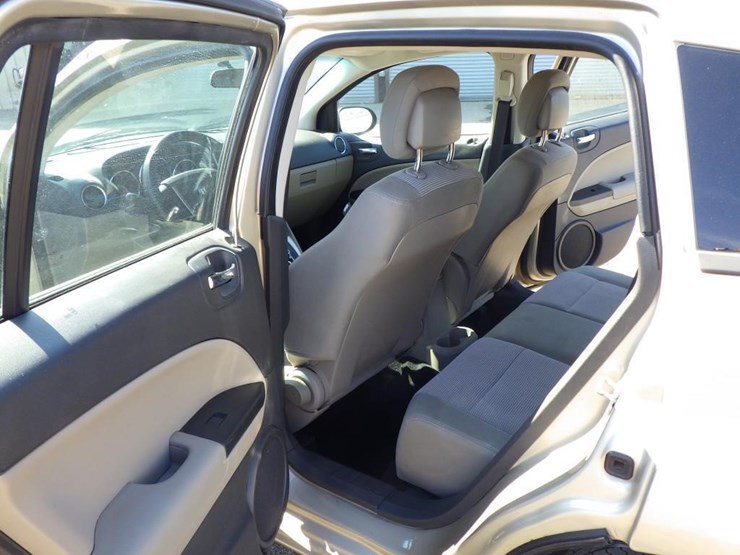 2010-dodge-caliber-image-7