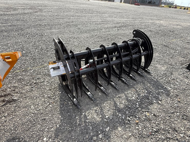 #2000-•-#26335-•-unused-giyi-72"-skid-steer-curbed-log-grabber-chxzmq722507102-image-1