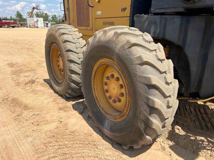 2011-caterpillar-12m-image-26