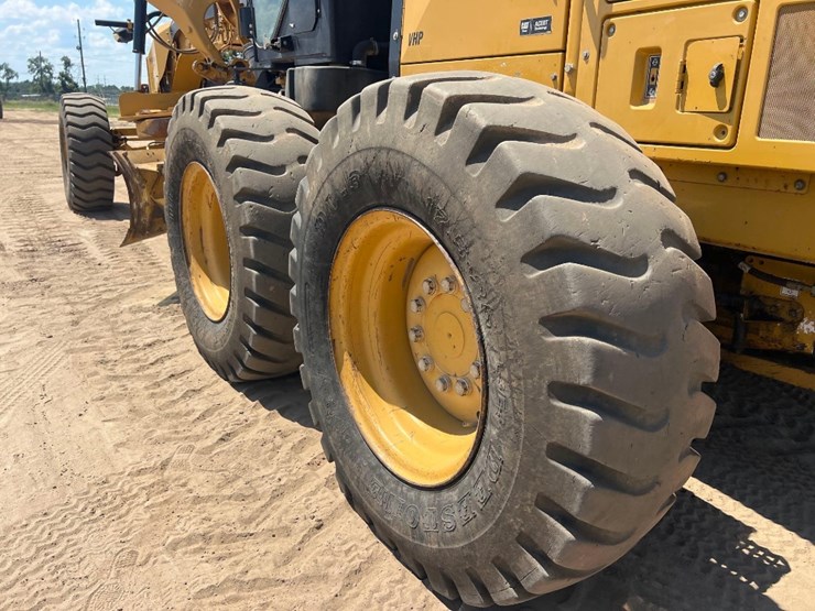 2011-caterpillar-140m2-image-28