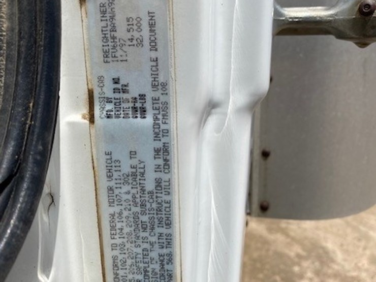 1998-freightliner-fl70-image-15