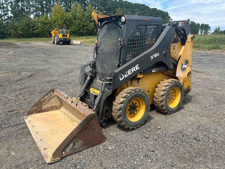 2020-deere-318g-image-8
