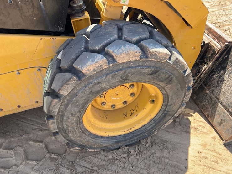 2022-caterpillar-272d3-image-12