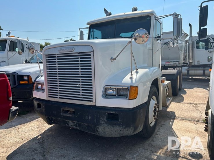 1998-freightliner-day-cab-truck-(cp0657,-unit-28648)-image-1