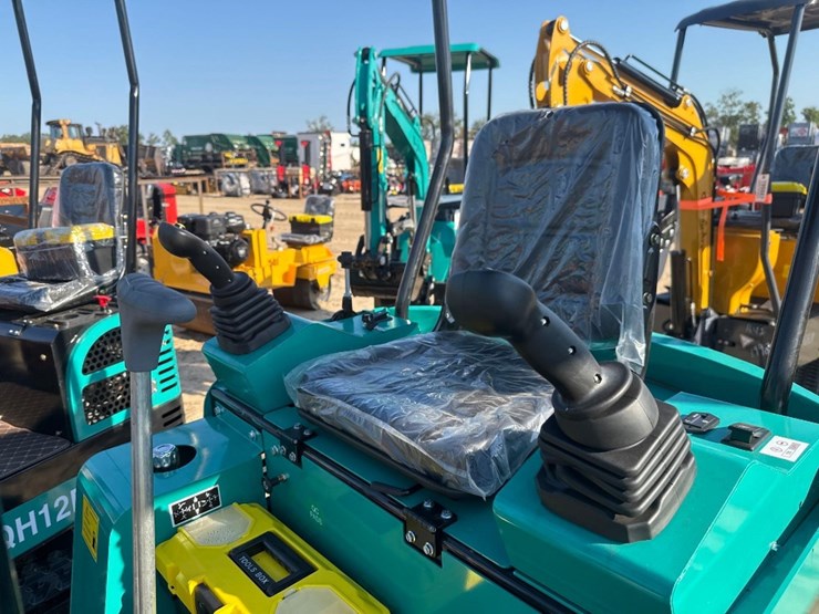 unused-cfg-h15r-excavator-image-10