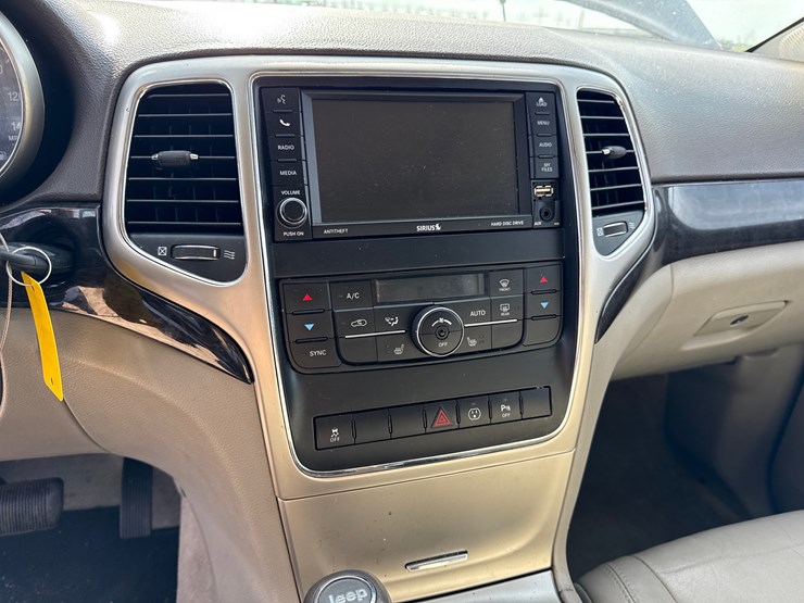 2013-jeep-grand-cherokee-image-27