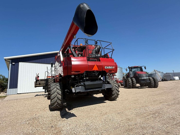 2009-case-ih-8120-image-9