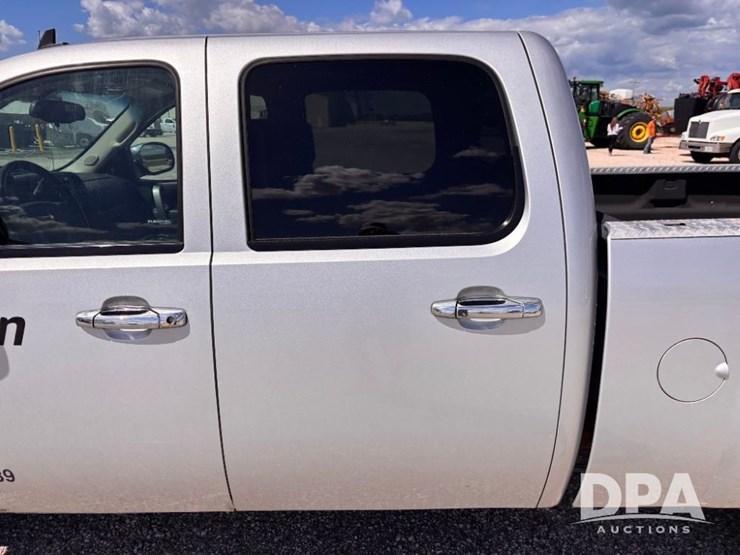 2014-chevrolet-2500hd-image-26