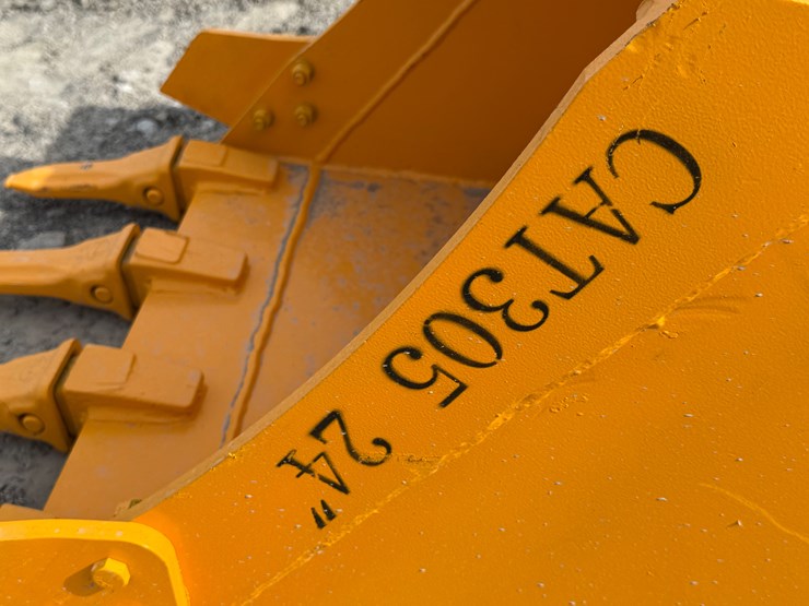 caterpillar-305-image-4