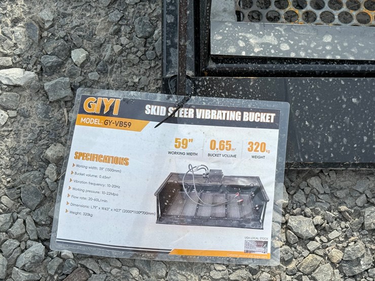 #2000-•-#26352-•-unused-giyi-59"-skid-steer-screening-bucket-dzdd2507131-image-9