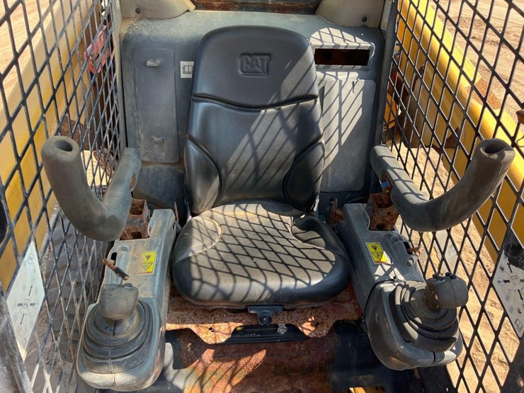 2015-caterpillar-262d-image-22