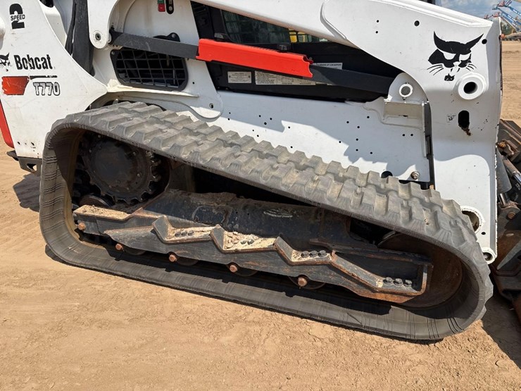 2021-bobcat-t770-image-13