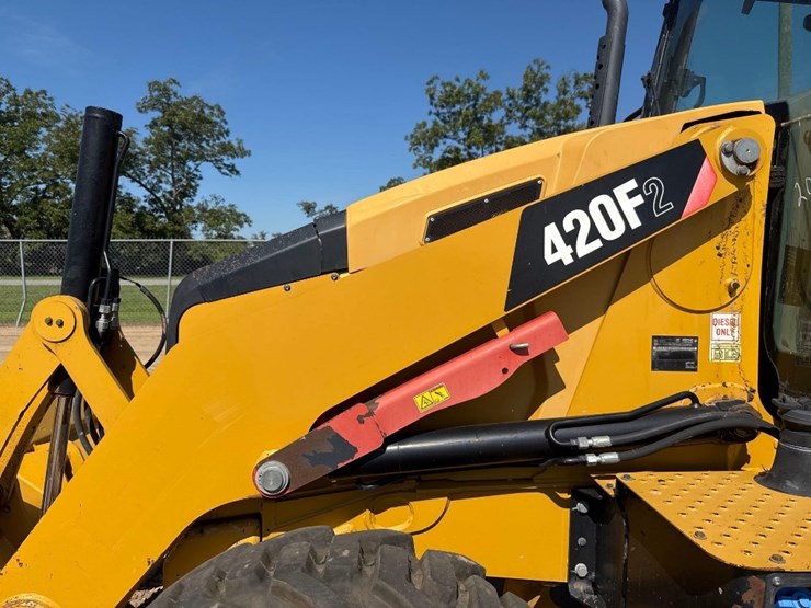 2019-caterpillar-420f2-image-19
