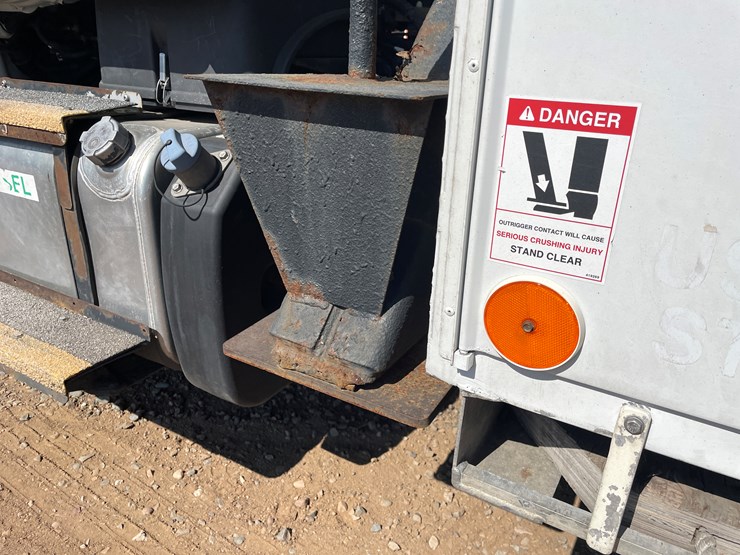 #2132-•-2013-freightliner-bucket-truck-(has-mn-title)-image-27