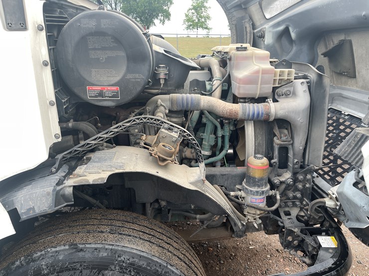 #2145-•-2012-volvo-d13-truck-tractor-(has-mn-title)-image-22