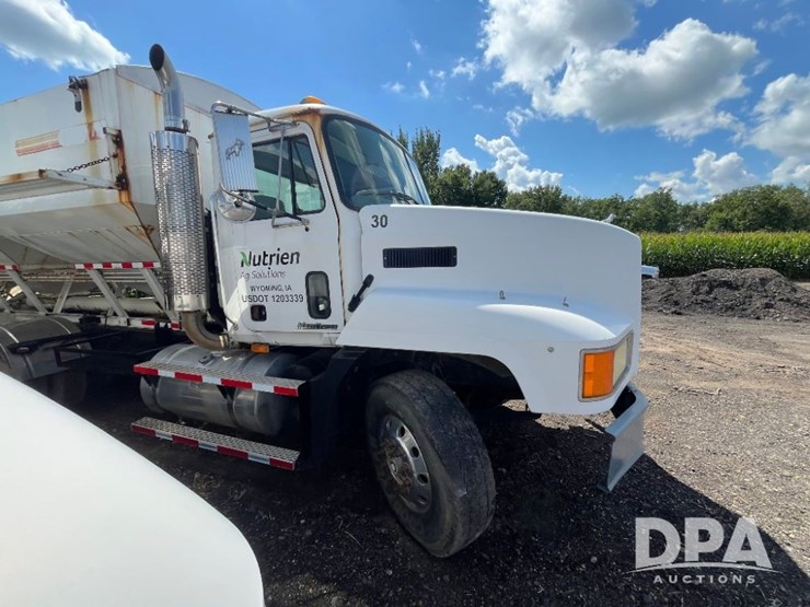 2002-mack-ch613-image-4