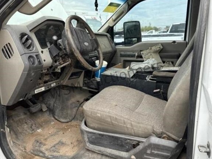 2010-ford-f550-image-17