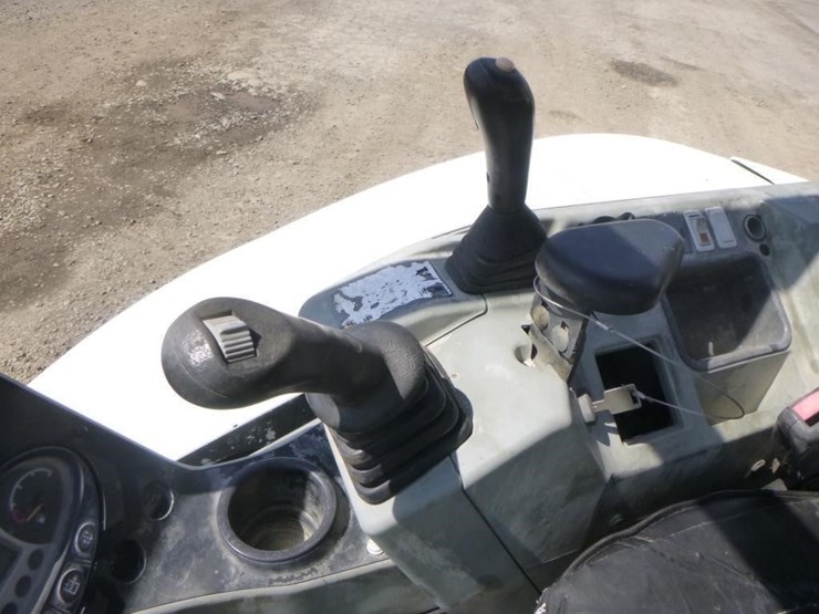 2016-bobcat-e32-image-22