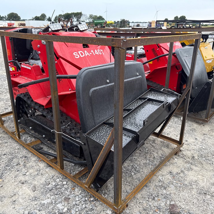#220 • #26503 • Unused AGT SDA-140T Crawler Loader
