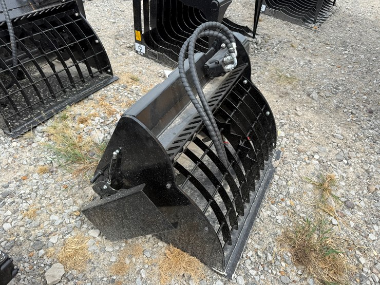 #230-•-#26350-•-unused-giyi-mini-skid-steer-mixing-bucket-jbd2507105-image-8