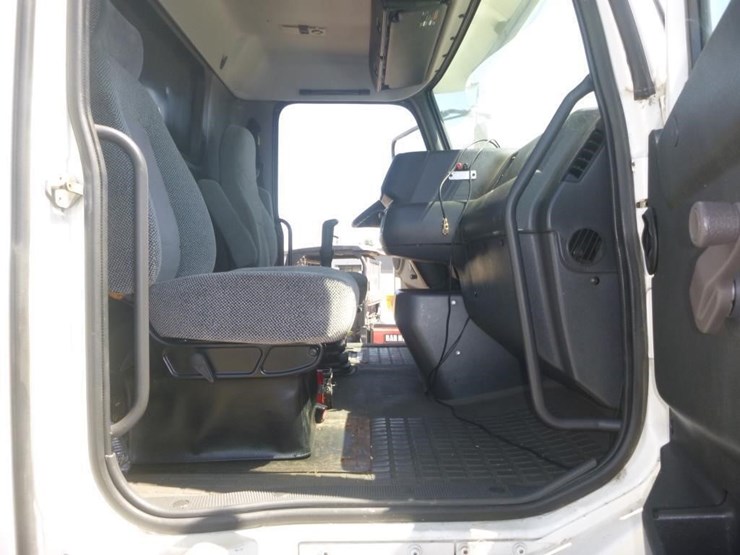 1998-volvo-vn-image-23