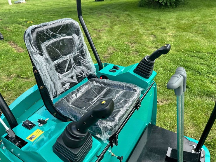 2025-cfg-industrial-h15r-mini-excavator-...-unused-...-brand-new-battery-installed-image-11