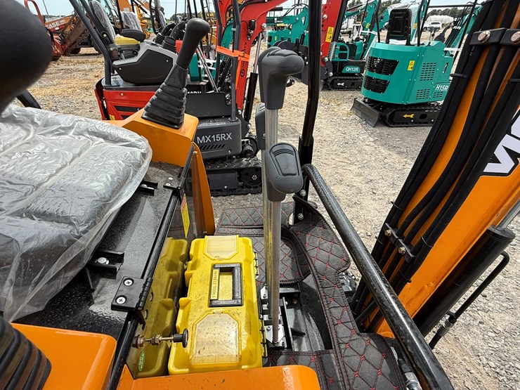 #220-•-#26538-•-unused-vicsec-vc15-mini-excavator-15j2507209-image-21