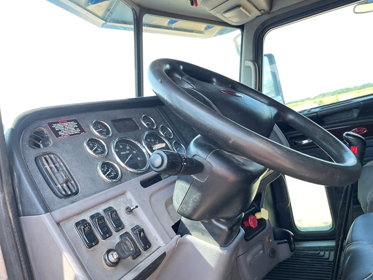 #2108-•-2012-peterbilt-truck-tractor-(has-mn-title-in-delay)-image-40