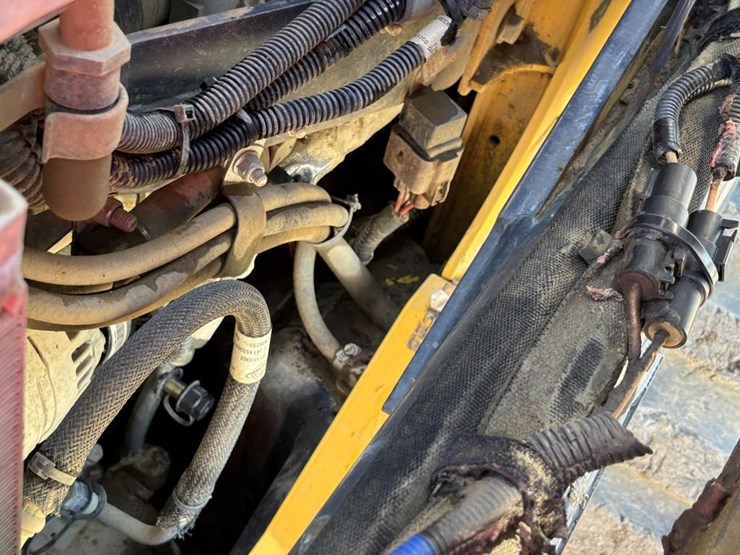 2019-deere-333g-image-44