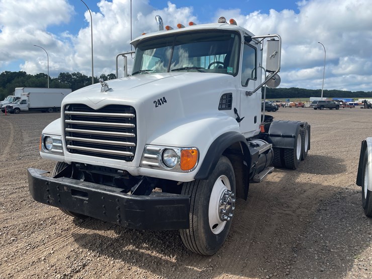#2120-•-2007-mack-granite-truck-tractor-(has-mn-title)-image-1