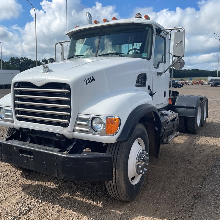 #2120 • 2007 Mack Granite Truck Tractor (Has MN Title)
