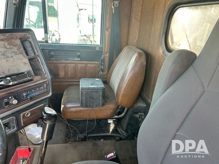 1998-freightliner-dry-tender-truck-(cp0654,-unit-28644)-image-31