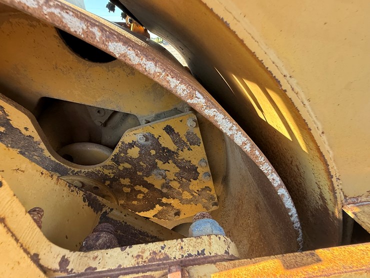 caterpillar-cb-434-image-13
