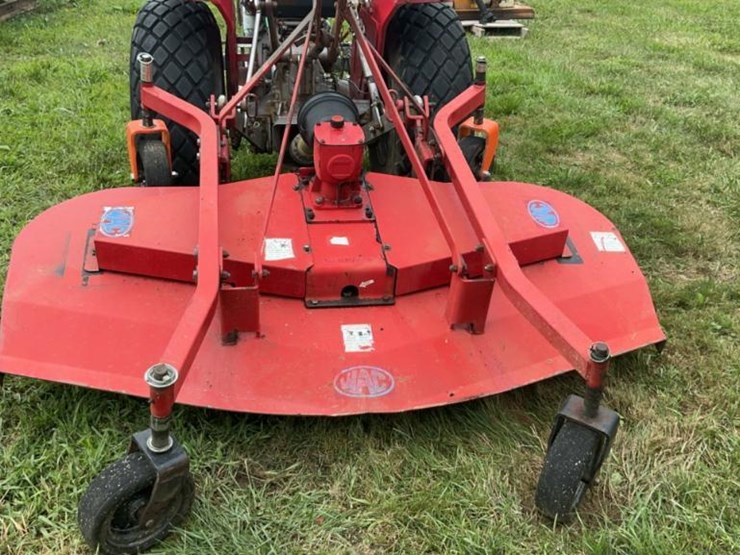 #124-•-massey-ferguson-mf210-tractor-image-56
