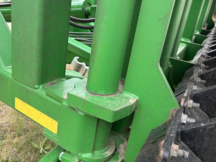 2021-john-deere-2680h-image-21