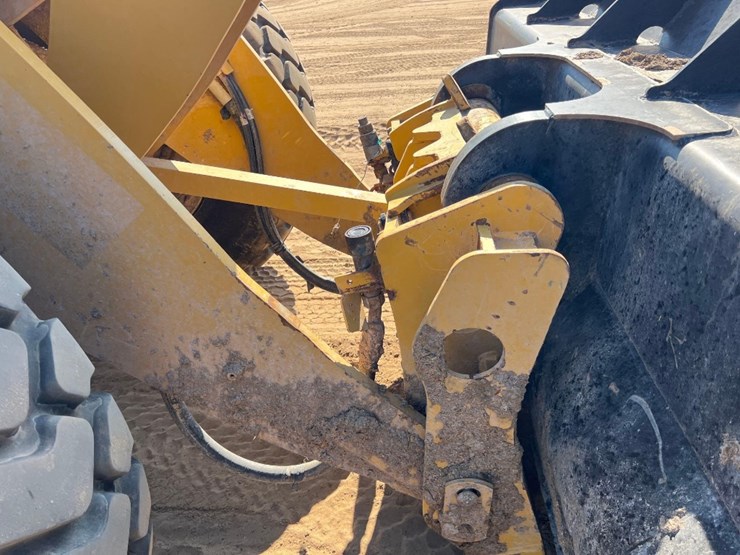 2018-caterpillar-926m-image-23
