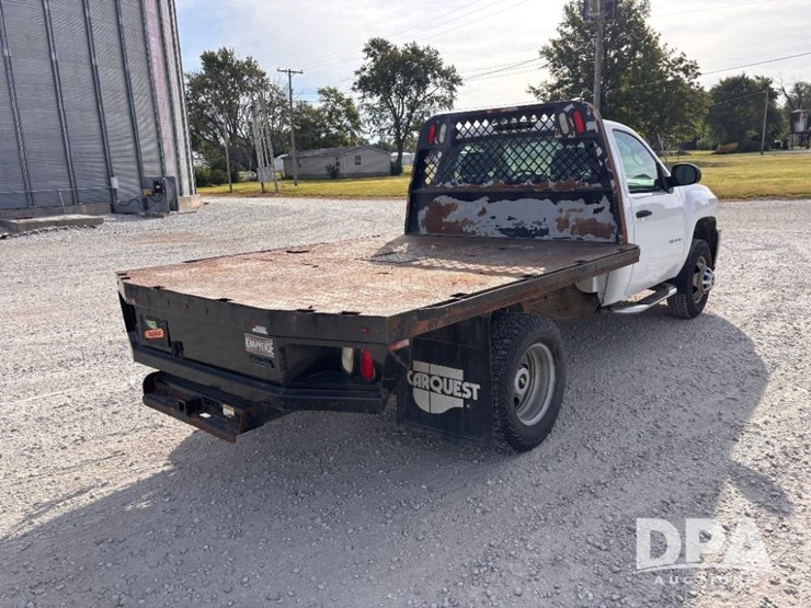 2012-chevrolet-3500-image-9