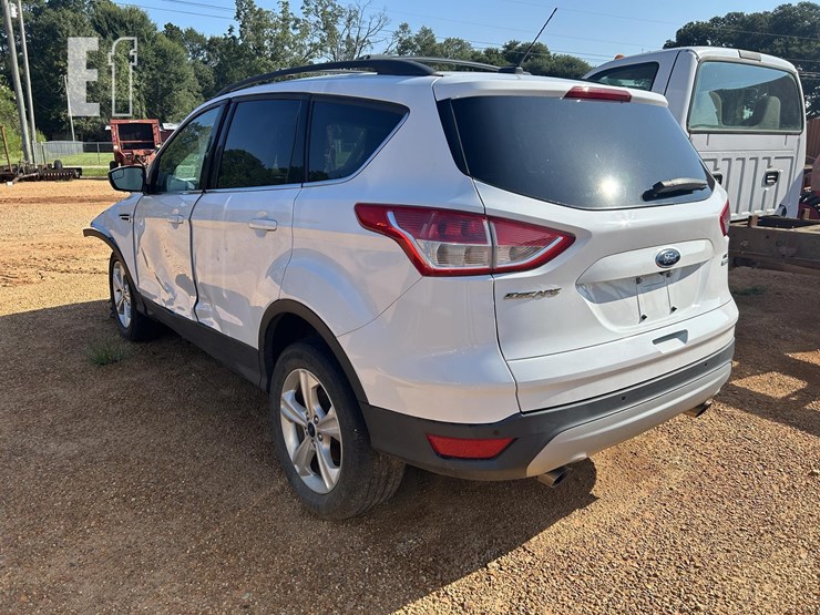 2016-ford-escape-se-image-3