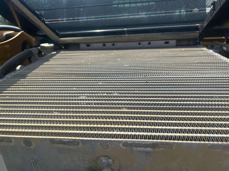 2022-caterpillar-279d3-image-17